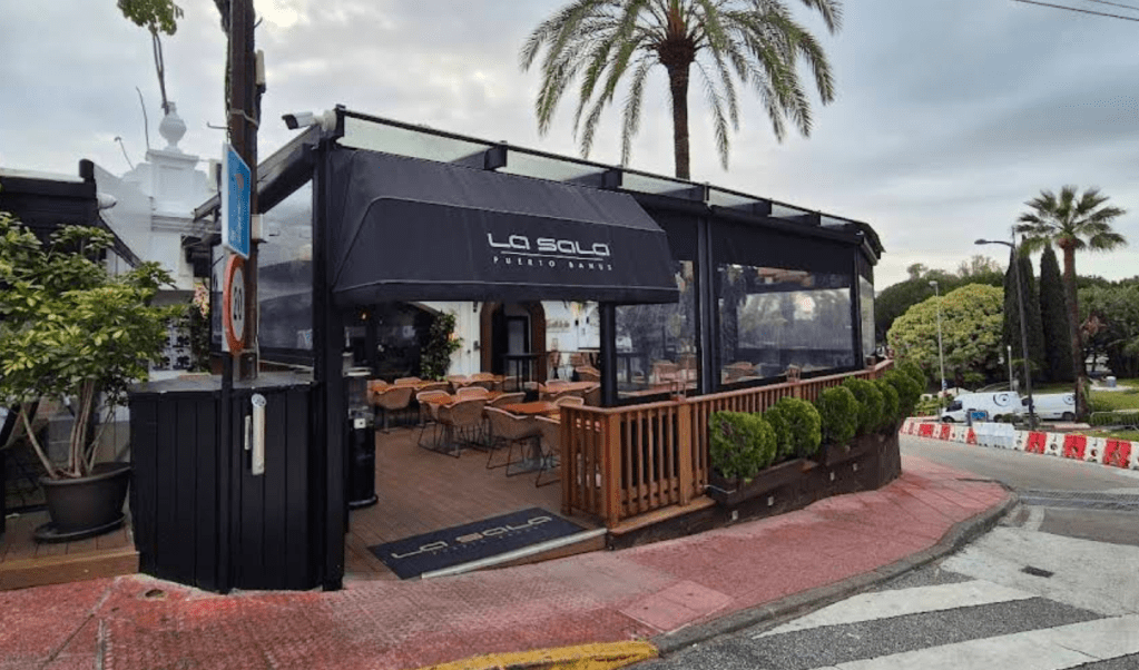 picture of the main entrance of la sala and host table