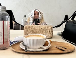 Hairsalon with a cappucino