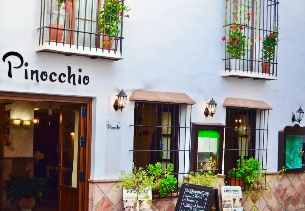A picture ofm the main entrance of Pinocchios restaurant in nerja during the day